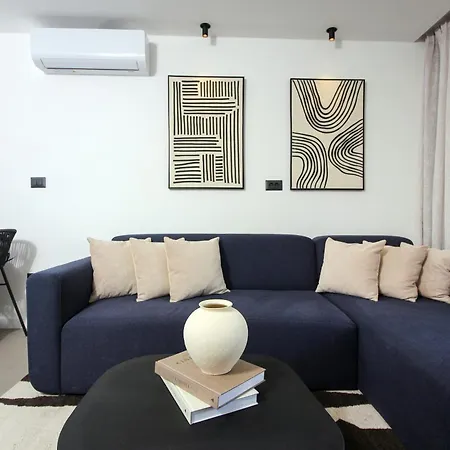 아파트 Beautifully Brand New In