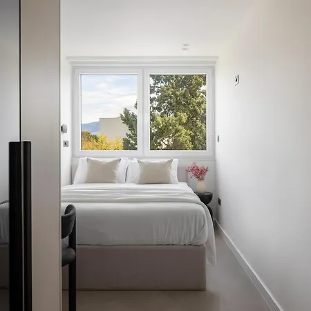 Beautifully Brand New In Apartment *